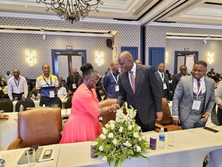 Delegates networking between sessions at GRC 2025